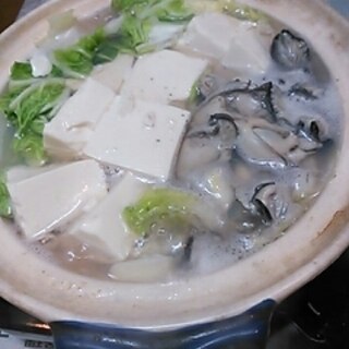 体温まるカキと白菜の湯豆腐